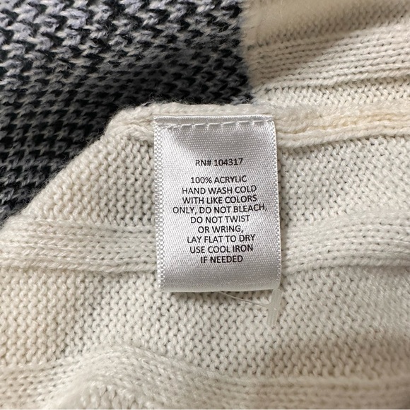 Derek Heart Button Down Cardigan Large - Picture 4 of 4